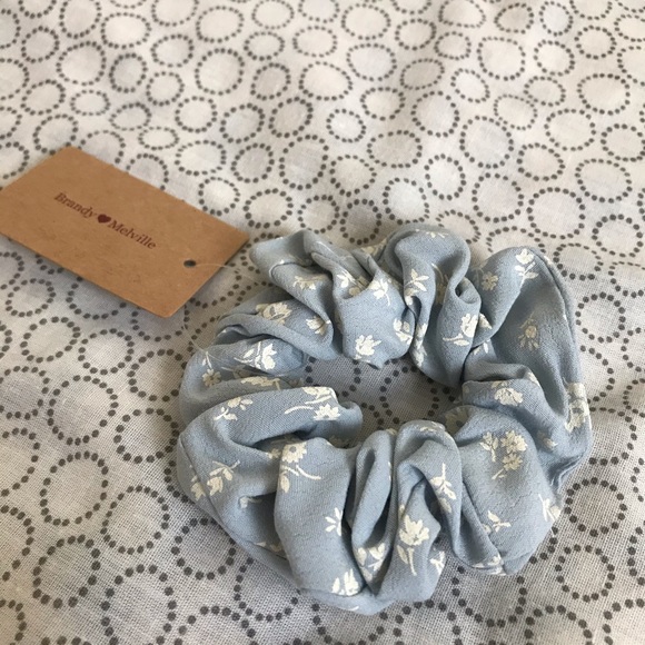 Brandy Melville Blue Floral Scrunchie - Picture 2 of 3